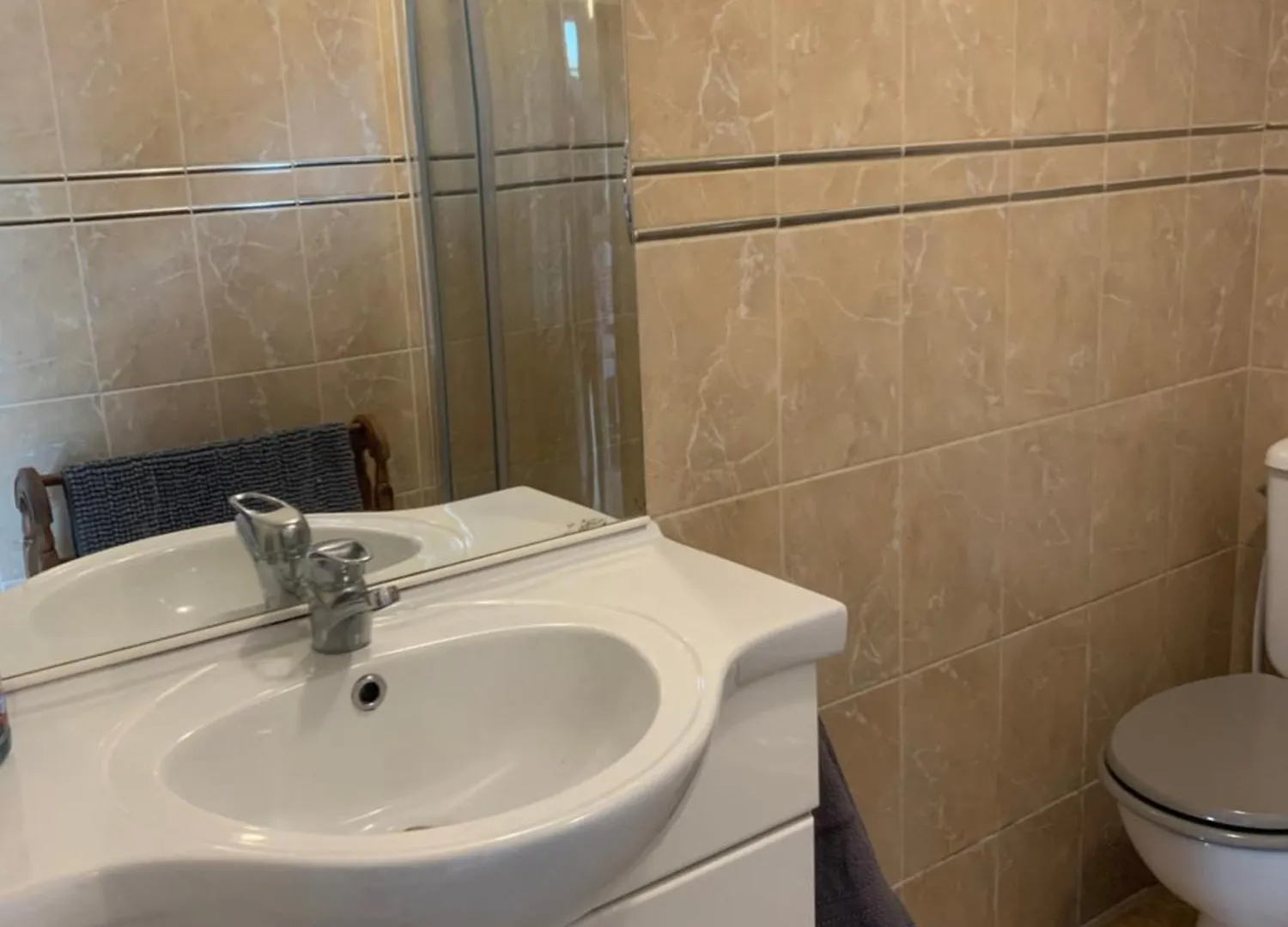 Prázdninový dům Two Cottages In Beautiful Brittany 5 Bedrooms Sleeps 10 Pets Welcome Heated Swimming Pool Free Wifi Plouguenast-Langast
