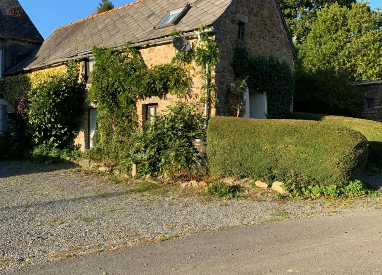 Two Cottages In Beautiful Brittany 5 Bedrooms Sleeps 10 Pets Welcome Heated Swimming Pool Free Wifi Plouguenast-Langast Francie