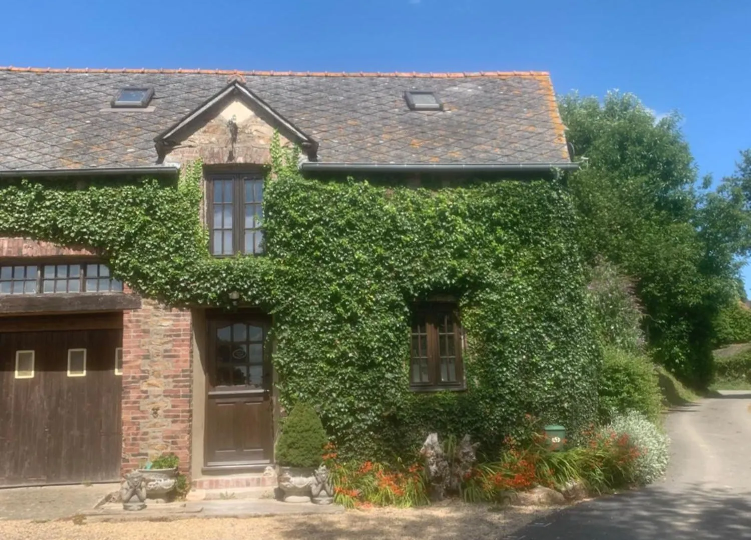 Two Cottages In Beautiful Brittany 5 Bedrooms Sleeps 10 Pets Welcome Heated Swimming Pool Free Wifi Plouguenast-Langast 0*,  Francie